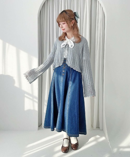 an another angelus（アンアナザーアンジェラス）の「クロシェスカラップ透かし編みニットボレロ（カーディガン/ボレロ・レディース・オフホワイト/ブラック/ライトブルー・FREE）」の21枚目の写真