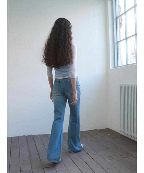 Kijun(キジュン)の「Single Cut Flared Jeans Blue(デニムパンツ・レディース・その他・SMALL/MEDIUM)」の3枚目の写真
