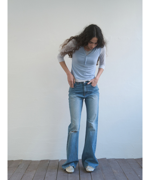Kijun(キジュン)の「Single Cut Flared Jeans Blue(デニムパンツ・レディース・その他・SMALL/MEDIUM)」の2枚目の写真