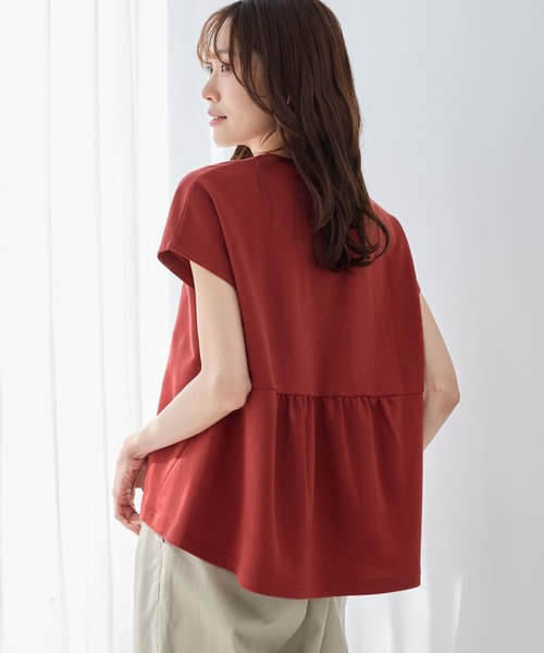 Honeys(ハニーズ)の「【ハニさら・接触冷感・UVカット・遮熱】後切替フレンチ袖Tシャツ(Tシャツ/カットソー・レディース・グレイッシュベージュ/ブラック/オフホワイト/レッド/ダークブルー・L/LL/M)」の5枚目の写真