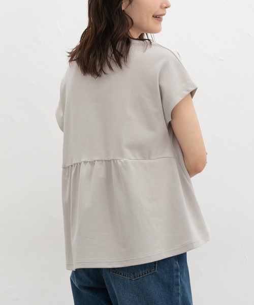 Honeys(ハニーズ)の「【ハニさら・接触冷感・UVカット・遮熱】後切替フレンチ袖Tシャツ(Tシャツ/カットソー・レディース・グレイッシュベージュ/ブラック/オフホワイト/レッド/ダークブルー・L/LL/M)」の3枚目の写真
