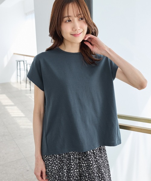 Honeys(ハニーズ)の「【ハニさら・接触冷感・UVカット・遮熱】後切替フレンチ袖Tシャツ(Tシャツ/カットソー・レディース・グレイッシュベージュ/ブラック/オフホワイト/レッド/ダークブルー・L/LL/M)」の13枚目の写真