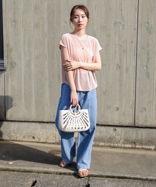 Bab(バブ)の「シアーベロアフレンチスリーブカットソー(Tシャツ/カットソー・レディース・チャコールグレー/オフホワイト/アイボリー/ブラック/ネイビー/オレンジ/ピンク/ブラウン/ブルー・MEDIUM)」の14枚目の写真