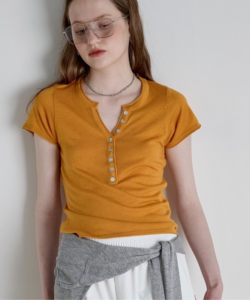 LOSCa(ロスカ)の「スキッパーフレンチスリーブトップス(Tシャツ/カットソー・レディース・オレンジ/グレー/オフホワイト/ブラック・FREE)」の4枚目の写真