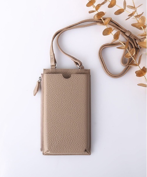 mieno（ミエノ）の「[mieno] 牛革 マホショルダー スマホポーチ（ショルダーバッグ・レディース・グレイッシュベージュ/ブラック/ウッド/レッド/キャメル/ブルー/アイボリー・FREE）」の4枚目の写真