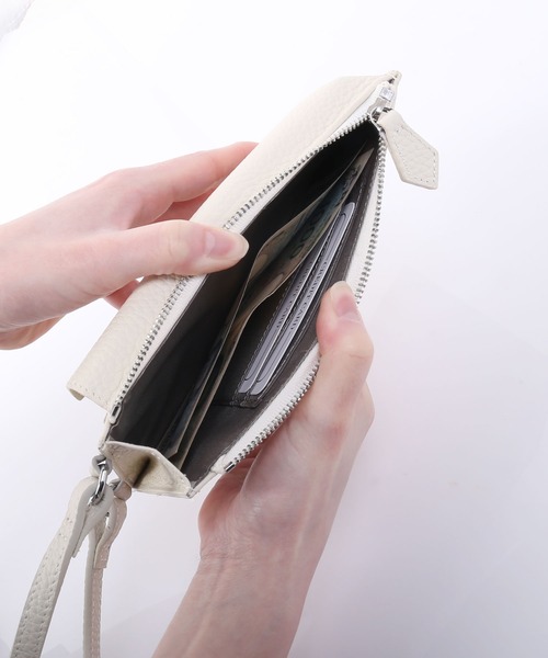mieno（ミエノ）の「[mieno] 牛革 マホショルダー スマホポーチ（ショルダーバッグ・レディース・グレイッシュベージュ/ブラック/ウッド/レッド/キャメル/ブルー/アイボリー・FREE）」の11枚目の写真