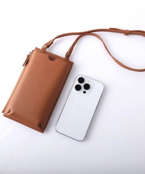 mieno（ミエノ）の「[mieno] 牛革 マホショルダー スマホポーチ（ショルダーバッグ・レディース・グレイッシュベージュ/ブラック/ウッド/レッド/キャメル/ブルー/アイボリー・FREE）」の9枚目の写真