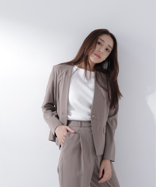 NATURAL BEAUTY BASIC(ナチュラルビューティーベーシック)の「サマードライタッチ SETUP ノーカラージャケット(ノーカラージャケット・レディース・チャコールグレー/ベージュ/ブラウン・MEDIUM/SMALL)」の1枚目の写真