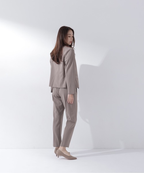NATURAL BEAUTY BASIC(ナチュラルビューティーベーシック)の「サマードライタッチ SETUP ノーカラージャケット(ノーカラージャケット・レディース・チャコールグレー/ベージュ/ブラウン・MEDIUM/SMALL)」の21枚目の写真