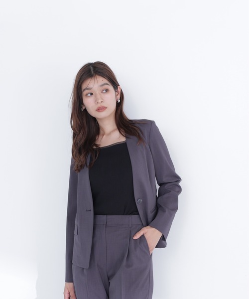 NATURAL BEAUTY BASIC(ナチュラルビューティーベーシック)の「サマードライタッチ SETUP ノーカラージャケット(ノーカラージャケット・レディース・チャコールグレー/ベージュ/ブラウン・MEDIUM/SMALL)」の6枚目の写真