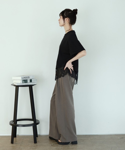shetila(シェティラ)の「甘すぎない、大人の裾レースアシンメトリー半袖Tシャツ(Tシャツ/カットソー・レディース・ホワイト/ブラック・M)」の3枚目の写真