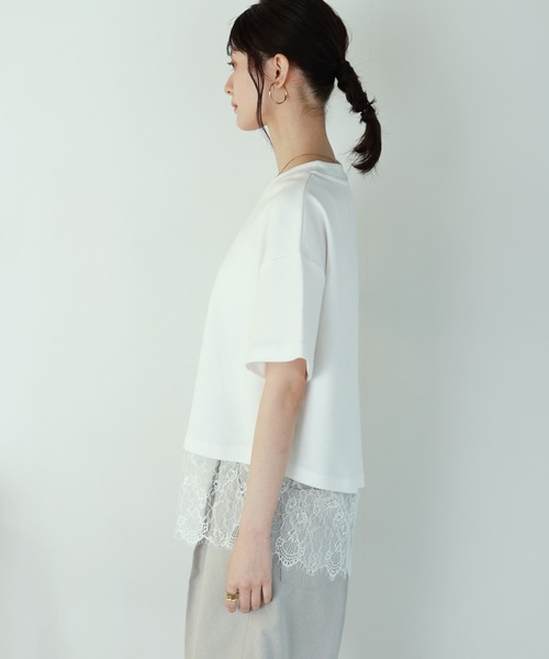 shetila(シェティラ)の「甘すぎない、大人の裾レースアシンメトリー半袖Tシャツ(Tシャツ/カットソー・レディース・ホワイト/ブラック・M)」の15枚目の写真
