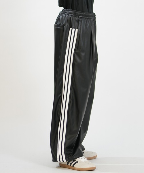 adidas(アディダス)の「adidas/アディダス ジャージ トラックパンツ レザー風 スタジアム オーバーサイズフィット フェイクレザー フルレングス オープンヘム パンツ セットアップ対応 KA143(その他パンツ・メンズ・ブラック×ブラック/ブラック×ホワイト・XL/L/M)」の16枚目の写真