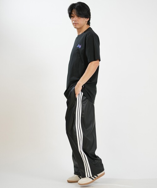 adidas(アディダス)の「adidas/アディダス ジャージ トラックパンツ レザー風 スタジアム オーバーサイズフィット フェイクレザー フルレングス オープンヘム パンツ セットアップ対応 KA143(その他パンツ・メンズ・ブラック×ブラック/ブラック×ホワイト・XL/L/M)」の11枚目の写真