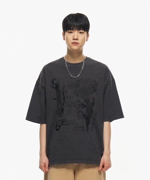 MOZMOZ(モズモズ)の「ピグメントダンシングキャット オーバーサイズ 半袖Tシャツ チャコール(Tシャツ/カットソー・レディース・その他・M/XL/XXL)」の4枚目の写真