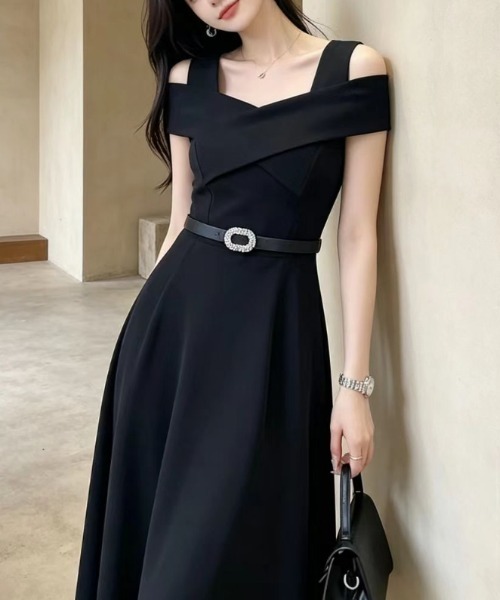 LUCPY(ラクピー)の「オフショルダーフレアワンピース(ワンピース・レディース・ブラック・XX-LARGE/X-LARGE/LARGE/MEDIUM)」の2枚目の写真
