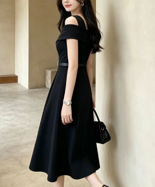 LUCPY(ラクピー)の「オフショルダーフレアワンピース(ワンピース・レディース・ブラック・XX-LARGE/X-LARGE/LARGE/MEDIUM)」の4枚目の写真