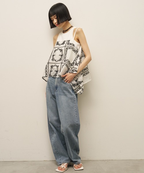 AIC.（エーアイシー）の「カーブダーツレッグデニムパンツ（デニムパンツ・レディース・ブルー/ライトブルー・FREE）」の13枚目の写真