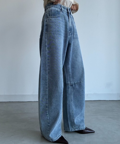 AIC.（エーアイシー）の「カーブダーツレッグデニムパンツ（デニムパンツ・レディース・ブルー/ライトブルー・FREE）」の17枚目の写真
