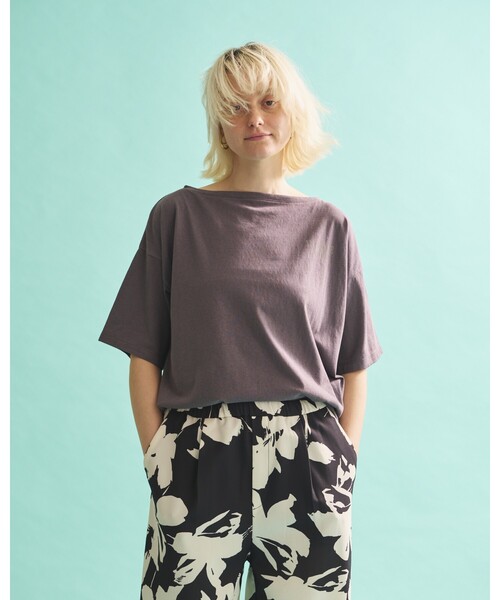 Rouge vif Anna(ルージュヴィフアンナ)の「ボートネックロゴTシャツ(Tシャツ/カットソー・レディース・チャコールグレー/ライトグレー・フリー)」の3枚目の写真