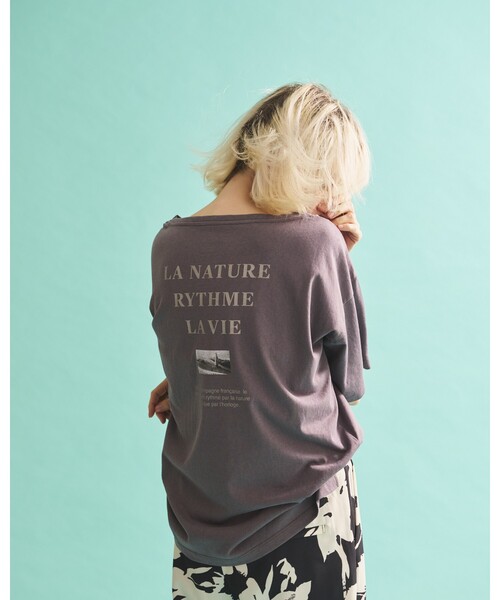 Rouge vif Anna(ルージュヴィフアンナ)の「ボートネックロゴTシャツ(Tシャツ/カットソー・レディース・チャコールグレー/ライトグレー・フリー)」の6枚目の写真