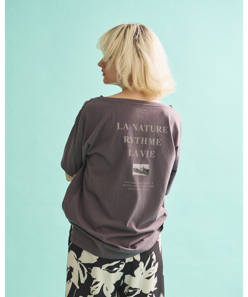 Rouge vif Anna(ルージュヴィフアンナ)の「ボートネックロゴTシャツ(Tシャツ/カットソー・レディース・チャコールグレー/ライトグレー・フリー)」の9枚目の写真