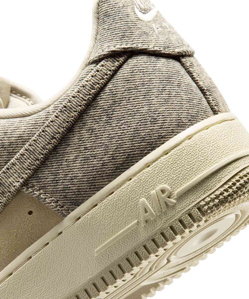 NIKE(ナイキ)の「エア フォース 1 '07 LV8 「デニム」 メンズシューズ / Air Force 1 '07 LV8 "Denim" Men's Shoes IR0951-201 Desert Khaki(スニーカー・メンズ・ブラウン系その他2・25/24.5/24/30/28.5/28/29.5/29/27.5/27/26.5/26/25.5)」の4枚目の写真