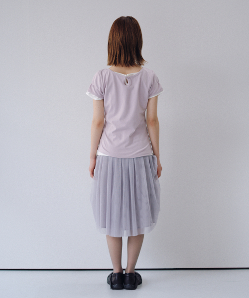 OHESHIO(オヘシオ)の「BACK BUTTON SHIRRING T-SHIRT, LAVENDER(Tシャツ/カットソー・レディース・その他・FREE)」の4枚目の写真
