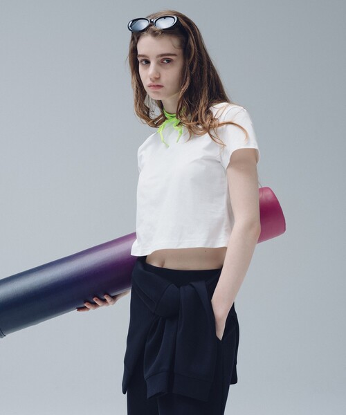 mgh(エムジーエイチ)の「mgh / Element cropped short sleeve(Tシャツ/カットソー・レディース・オフホワイト/ブラック・LARGE/MEDIUM)」の4枚目の写真