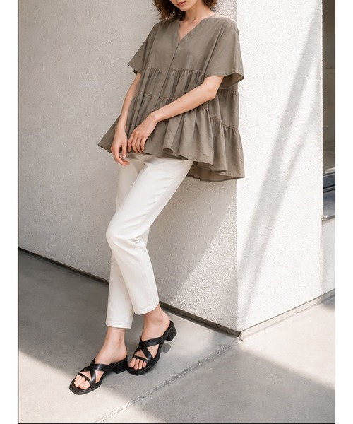 Brown&Street(ブラウンアンドストリート)の「コットンティアードブラウス(シャツ/ブラウス・レディース・ホワイト/ライトカーキ/ブラック・FREE)」の7枚目の写真