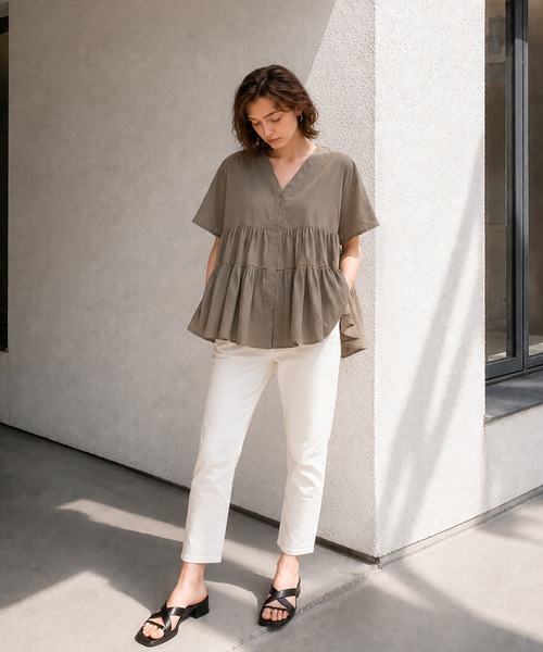 Brown&Street(ブラウンアンドストリート)の「コットンティアードブラウス(シャツ/ブラウス・レディース・ホワイト/ライトカーキ/ブラック・FREE)」の8枚目の写真