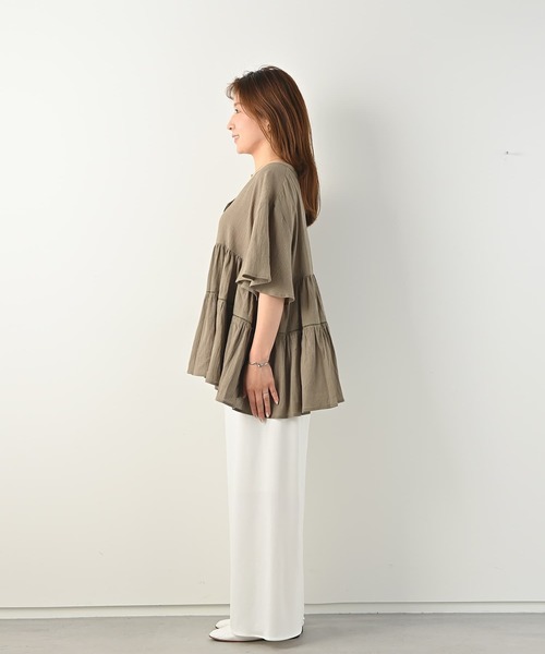 Brown&Street(ブラウンアンドストリート)の「コットンティアードブラウス(シャツ/ブラウス・レディース・ホワイト/ライトカーキ/ブラック・FREE)」の11枚目の写真