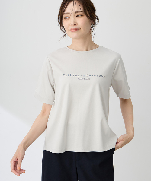 A/C DESIGN BY ALPHA CUBIC(エーシーデザインバイアルファキュービック)の「【ALCOLLAGEプリント】ラウンドヘムプリントTシャツ【すごツヤ・UVカット・接触冷感】(Tシャツ/カットソー・レディース・ライトグレー/ブラック/オフホワイト・LL/3L/M/L)」の4枚目の写真