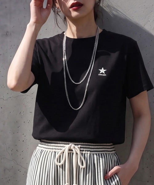 SELECT LEVERY(セレクトリベリー)の「星ワンポイント刺繍ロゴTシャツ(Tシャツ/カットソー・レディース・ブラック/オフホワイト・FREE)」の1枚目の写真