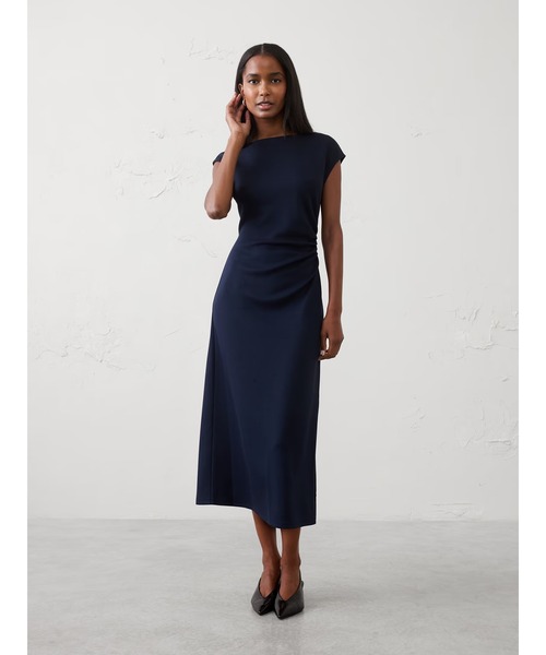 BANANA REPUBLIC FACTORY STORE（バナナリパブリック ファクトリーストア）の「BANANA REPUBLIC FACTORY STORE　　ソフトタッチ サイドシャーリングミディワンピース（ワンピース・レディース・ネイビー/ブラウン/ブラック・XS/S/M/L）」の3枚目の写真