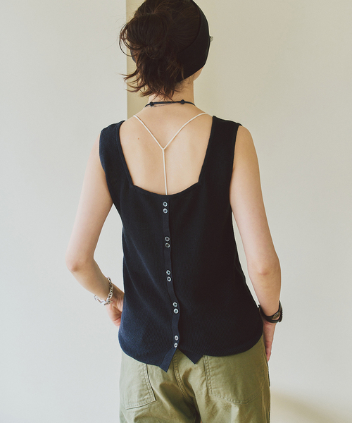 FRAMeWORK(フレームワーク)の「HOWIECLOTHING×FRAMeWORK 2WAYニット(ニット/セーター・レディース・ブラック/ボルドー・FREE)」の1枚目の写真