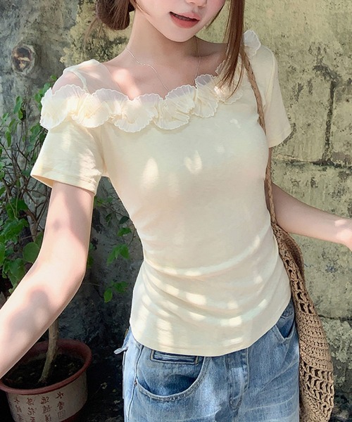 2ly2(トゥーリートゥー)の「フリルオフショルダー風 半袖カットソー(Tシャツ/カットソー・レディース・ブルー/イエロー/ピンク・FREE)」の3枚目の写真