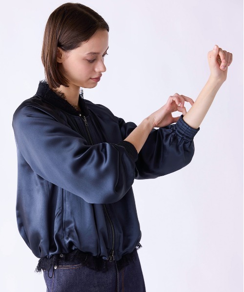 Marilyn Moon（マリリンムーン）の「eyelash lace satin reversible blouson（ブルゾン・レディース・オフホワイト/スミクロ/オリーブ・FREE）」の5枚目の写真