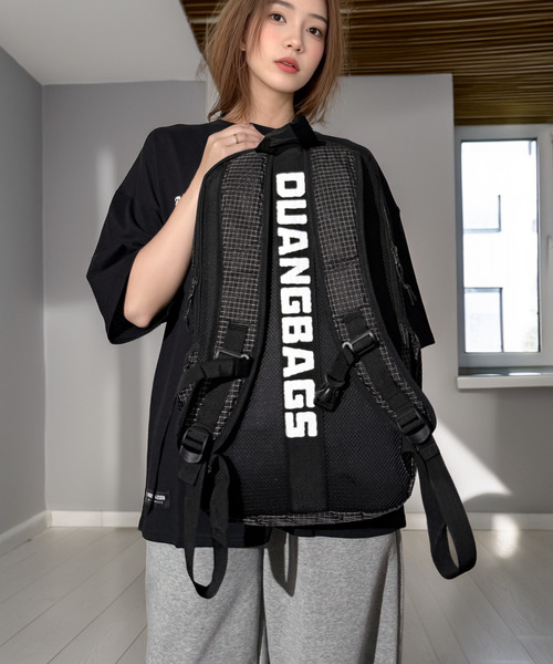 Chandelier(シャンデリア)の「ナイロンリップストップ ドロスト バックパック 大容量 軽量 撥水 多機能 リュックサック(バックパック/リュック・レディース・ブラック/パープル/オレンジ/ライム・ONESIZE)」の8枚目の写真