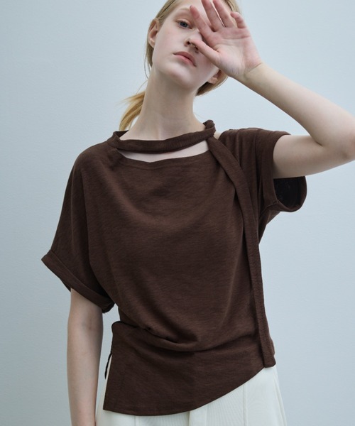 DRWCYS(ドロシーズ)の「ナロータイオフショルトップス(Tシャツ/カットソー・レディース・ブラック/ブラウン/ホワイト・FREE)」の3枚目の写真