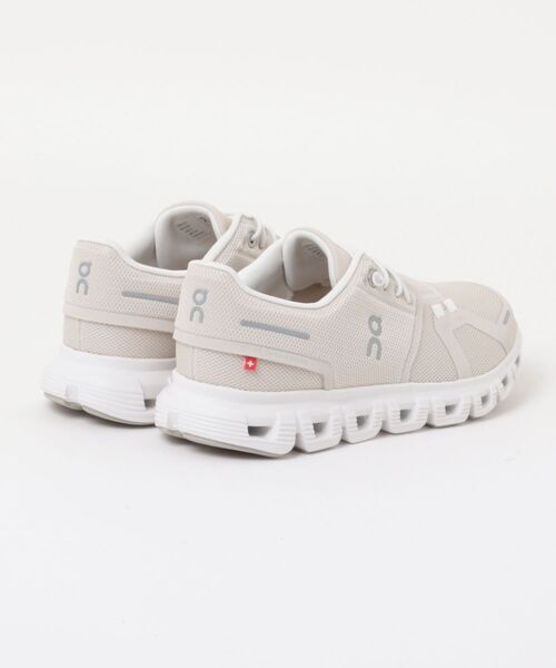 On（オン）の「【On】3WF10060755 Cloud 6（スニーカー・レディース・ホワイト・24/23/25/24.5/23.5）」の4枚目の写真
