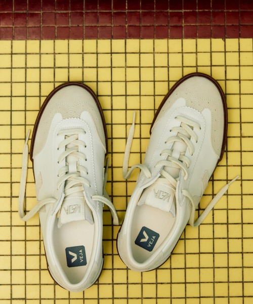 VEJA(ヴェジャ)の「VEJA Volley レザースニーカー(スニーカー・レディース・ホワイト系その他・40/25.5cm/41/26.5cm/42/27cm/43/28cm/37/23/38/24/39/25)」の5枚目の写真