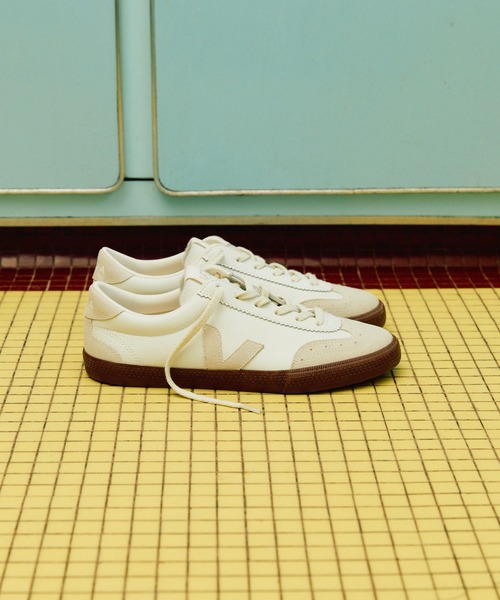 VEJA(ヴェジャ)の「VEJA Volley レザースニーカー(スニーカー・レディース・ホワイト系その他・40/25.5cm/41/26.5cm/42/27cm/43/28cm/37/23/38/24/39/25)」の6枚目の写真