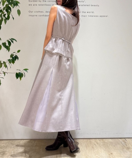 JUSGLITTY(ジャスグリッティー)の「ジレライクナローワンピース(ワンピース・レディース・ブラック/ブラウン/グレイッシュベージュ・2/1/0)」の9枚目の写真