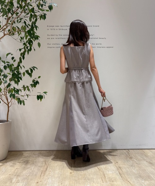 JUSGLITTY(ジャスグリッティー)の「ジレライクナローワンピース(ワンピース・レディース・ブラック/ブラウン/グレイッシュベージュ・2/1/0)」の10枚目の写真