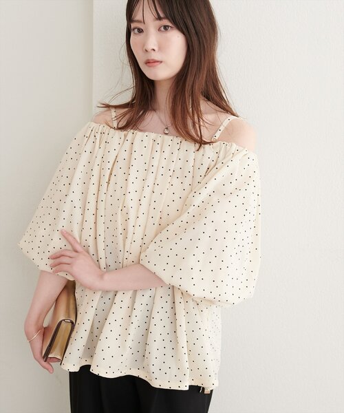 natural couture(ナチュラルクチュール)の「マルチWAYバルーンブラウス(シャツ/ブラウス・レディース・ドット/オフホワイト/グレイッシュベージュ/ブラウン/ブラック・FREE)」の5枚目の写真