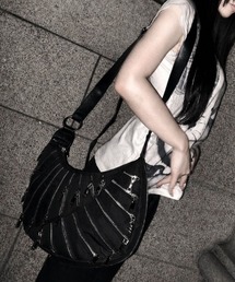 YIKAI LABORATORY（イカイラボラトリー）の「【YIKAI LABORATORY】EXOSKELETON ZIPPER BAG / 【イカイラボラトリー】エクソスケルトンジッパーショルダーバッグ（ショルダーバッグ）」