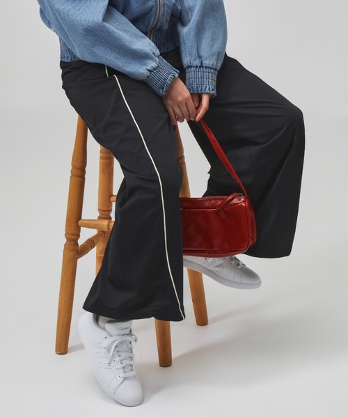 adidas(アディダス)の「アディダス adidas スタジアムトリコットルーズフィットトラックパンツ(その他パンツ・レディース・ブラック/ブラウン/バーガンディー・S/M/L/XL)」の2枚目の写真