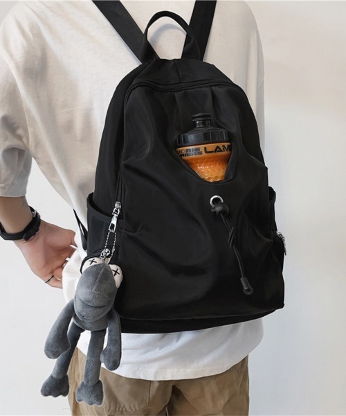 ONEP STAR（ワンピスター）の「チャーム付き大容量ポケットバックパック（バックパック/リュック・レディース・ベージュ/ブラック・FREE）」の2枚目の写真