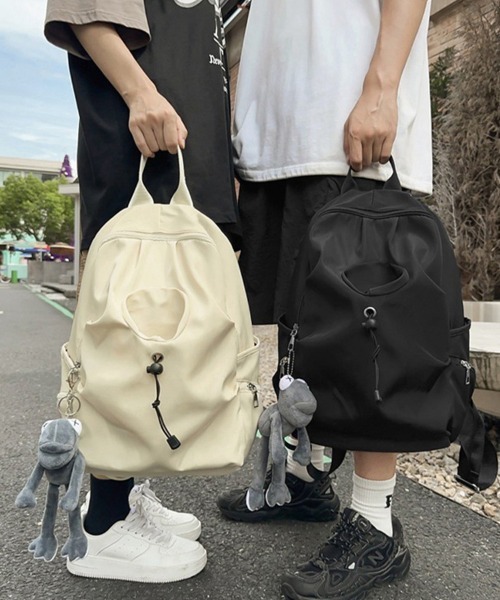 ONEP STAR（ワンピスター）の「チャーム付き大容量ポケットバックパック（バックパック/リュック・レディース・ベージュ/ブラック・FREE）」の18枚目の写真